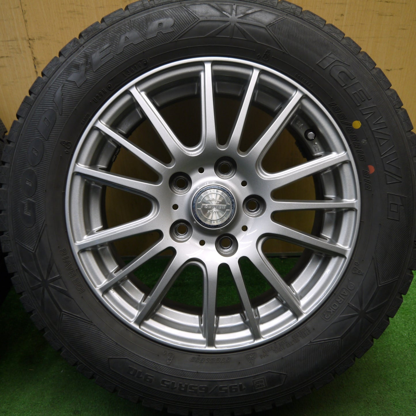 キレイ★スタッドレス 195/65R15 グッドイヤー アイスナビ6 ravrion selze ラブリオン 15インチ PCD114.3/5H★5060914Hス