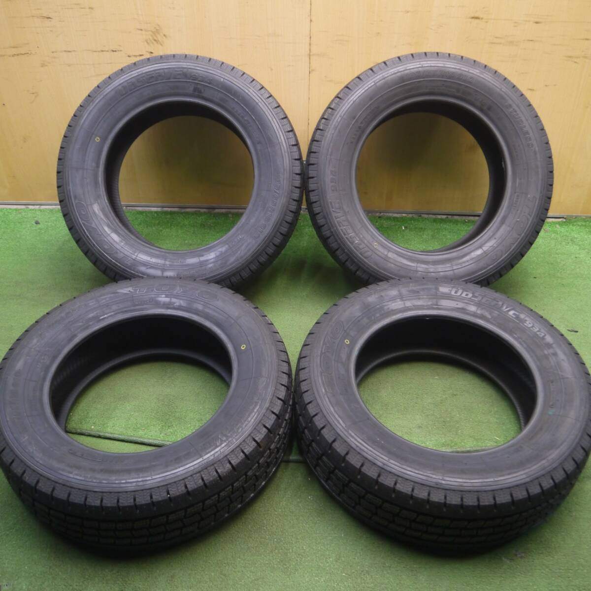 未使用★スタッドレス 195/65R15 トーヨー オブザーブ 934 15インチ ノア ヴォクシー タクシー 等★4031307Hスタ