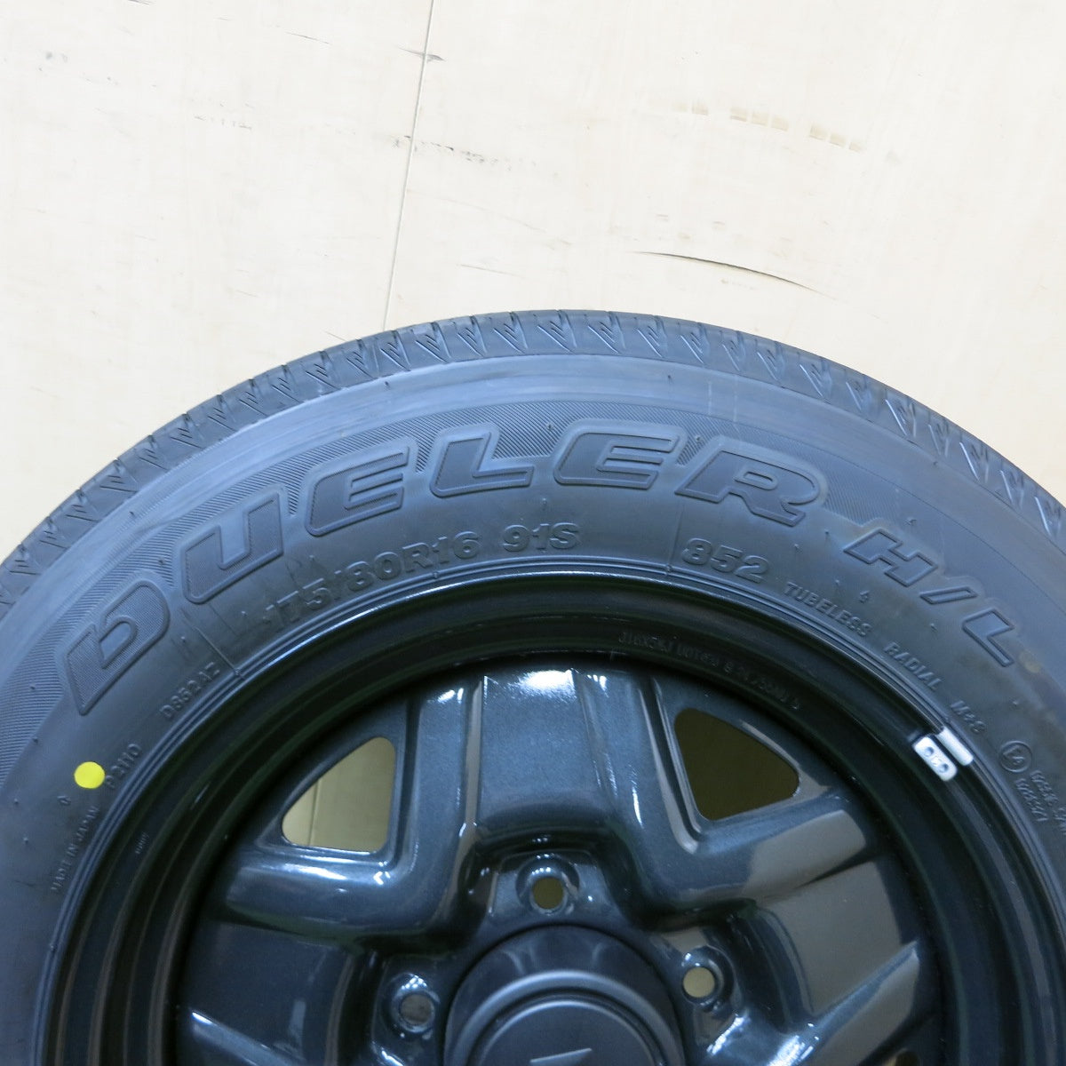 新車外し!24年!1本★スズキ JB64 ジムニー 純正 スチール 175/80R16 ブリヂストン デューラー H/L 852 スペア 16インチ PCD139.7/5H★5052801ナノ