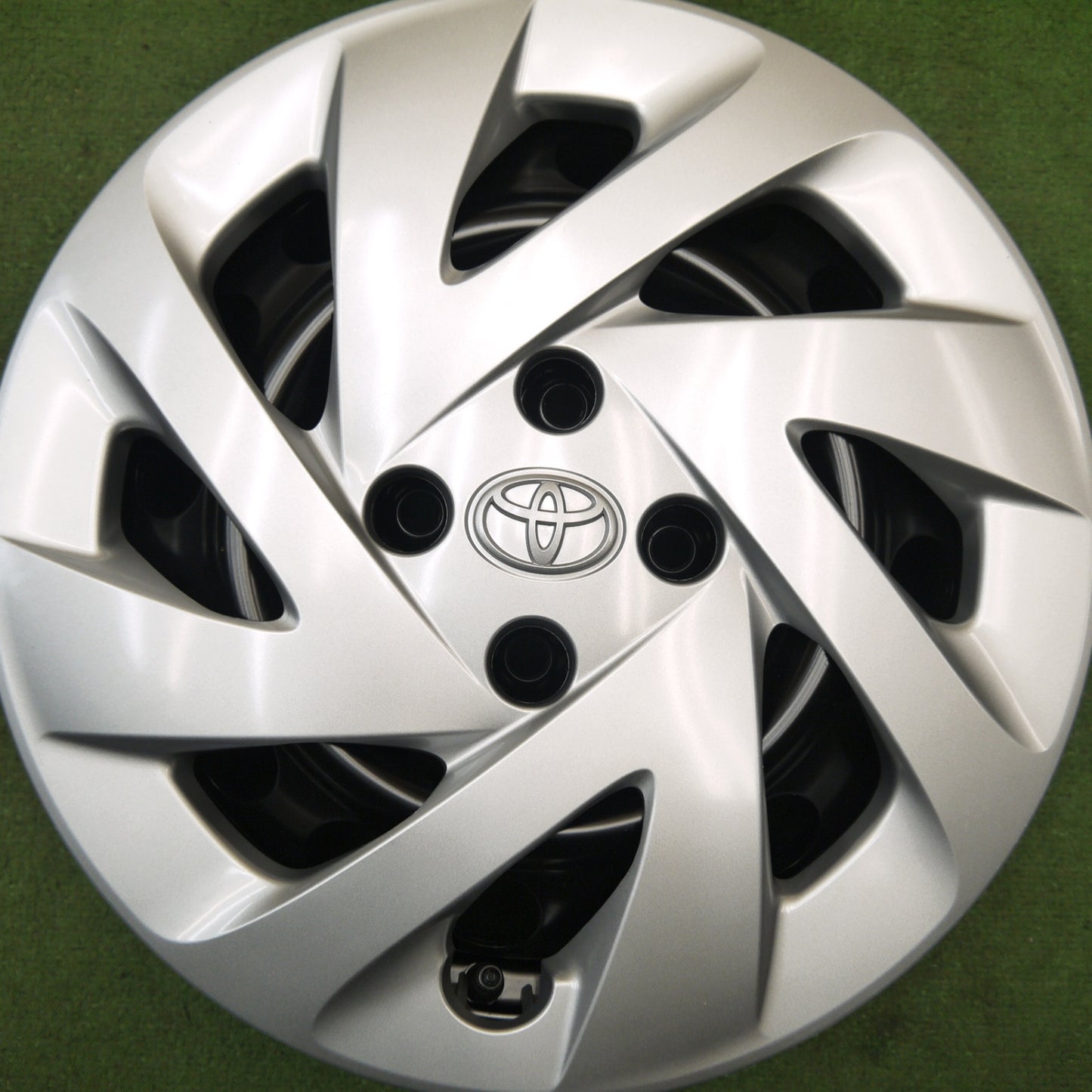 未使用★トヨタ NHP10 アクア 純正 スチール ホイール 15インチ 15×5.5J PCD100/4H★5063007Hホ