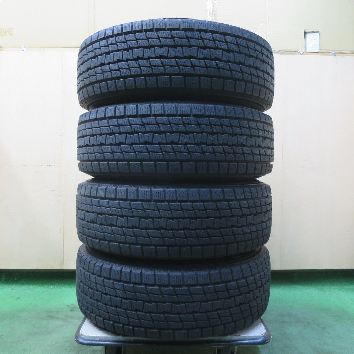 バリ溝!9.5分以上★フォレスター 等 225/60R17 スタッドレス グッドイヤー アイスナビ SUV SCHNEIDER シュナイダー 17インチ PCD100/5H★6021404イス