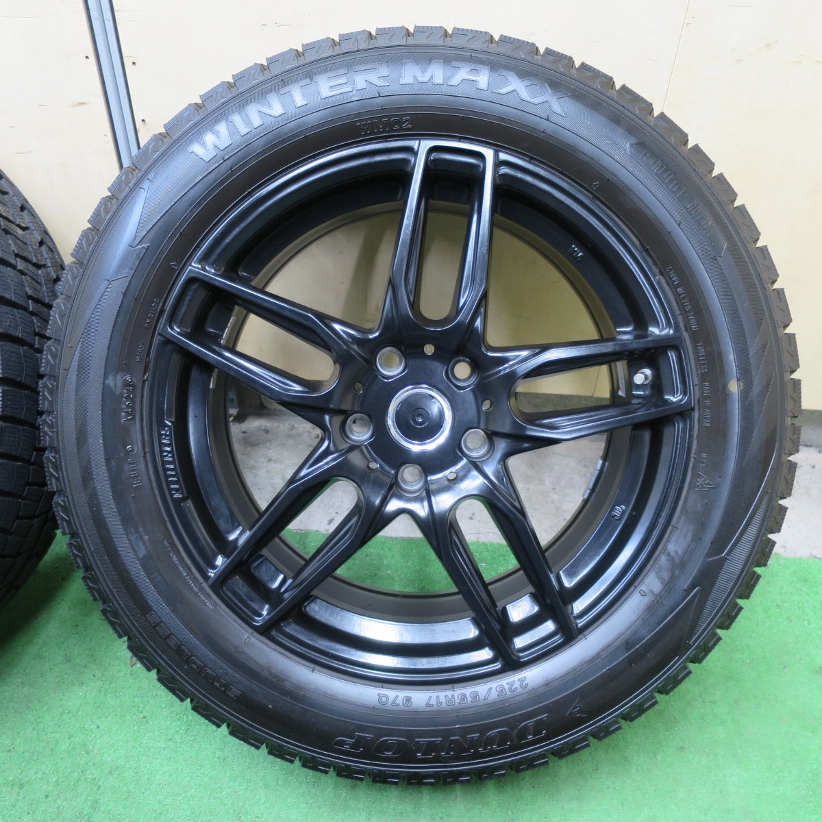 バリ溝!24年!キレイ!9.5分以上★BMW MINI 等 KELLENERS Mainz 225/55R17 スタッドレス ダンロップ ウインターマックス WM02 ケレナーズ マインツ 17インチ PCD112/5H★5090406TTス