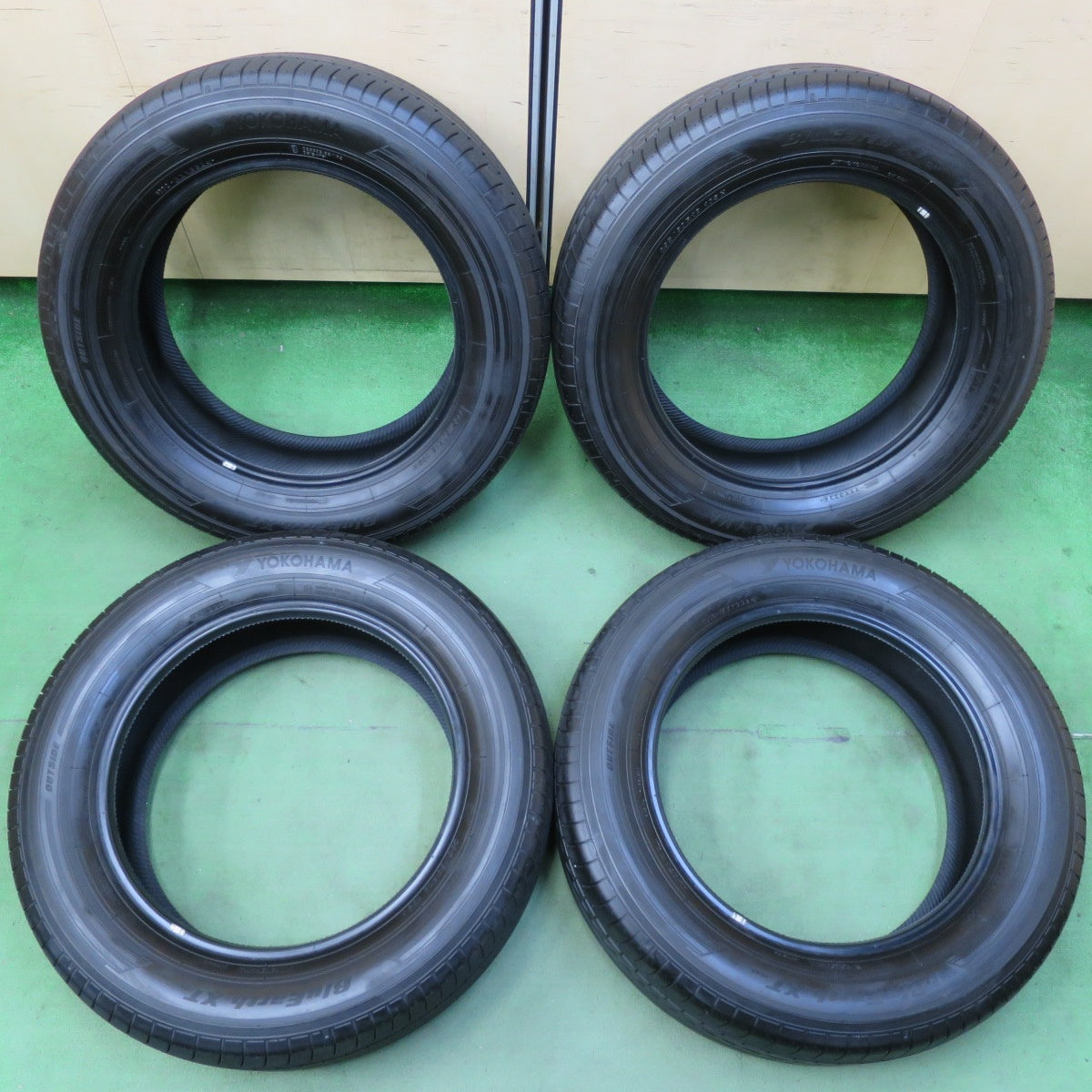 バリ溝!24年!9.5分★235/60R18 ヨコハマ BluEarth-XT AE61 タイヤ 18インチ レクサス NX エクストレイル CX-80 等★5051706イノタ
