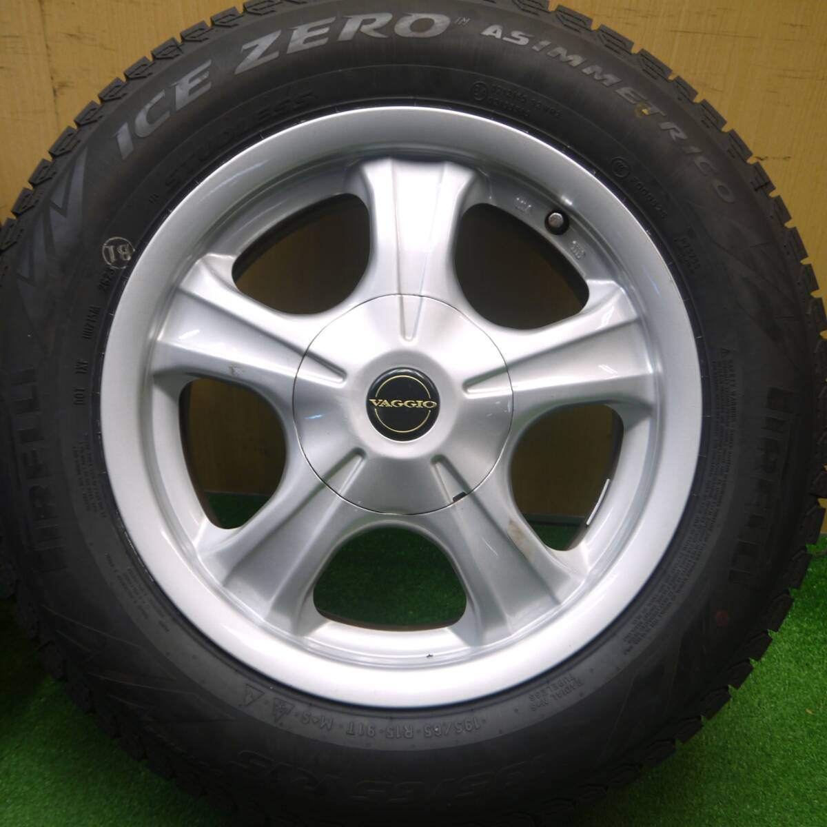 超バリ溝!23年!キレイ!ほぼ10分★スタッドレス 195/65R15 ピレリ アイスゼロ アシンメトリコ VAGGIO 15インチ PCD100 114.3/5H マルチ★4120208Hス