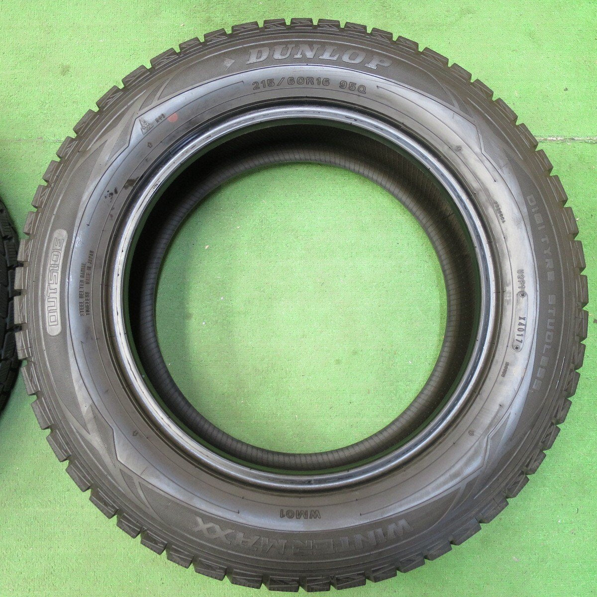 バリ溝!9.5分★スタッドレス 215/60R16 ダンロップ ウインターマックス WM01 タイヤ 16インチ エスティマ クラウン CX-3 オデッセイ等★4102508イスタ