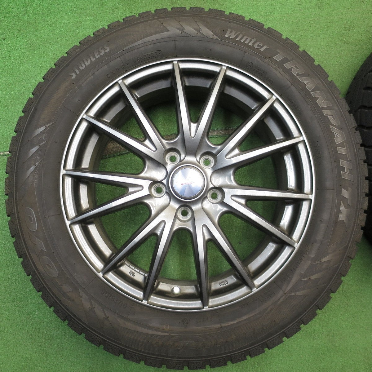 バリ溝!23年!キレイ!9.5分以上★スタッドレス 225/60R17 トーヨー ウインター トランパス TX VELVA SPORT ヴェルヴァ スポーツ 17インチ PCD114.3/5H★5062706NJノ