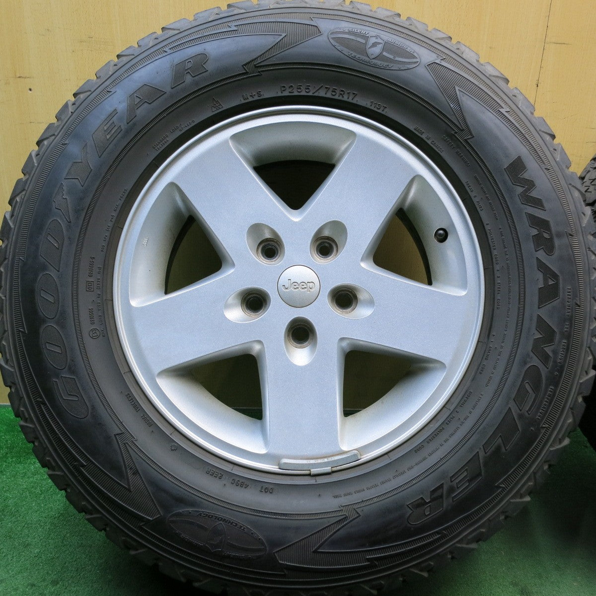 4本価格★ジープ JK ラングラー 純正 255/75R17 グッドイヤー WRANGLER 17インチ PCD127/5H★5092110HAノ