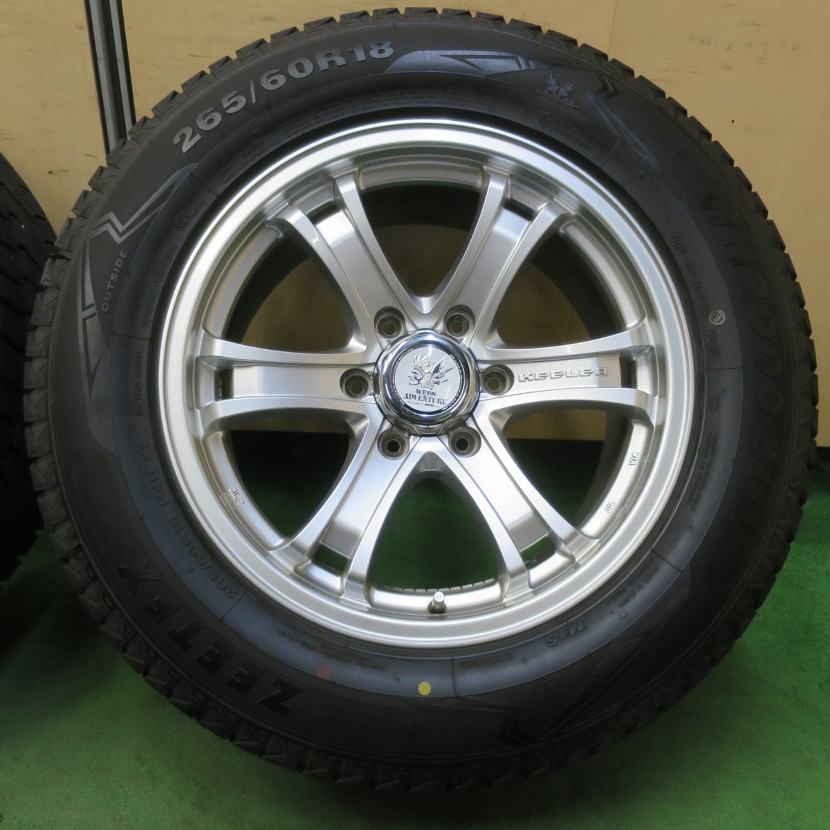 バリ溝!24年!キレイ!9.5分以上★KEELER 265/60R18 スタッドレス ジーテックス WH2000 SUV WEDS ADVENTURE キーラー 18インチ PCD139.7/6H★5092702イス