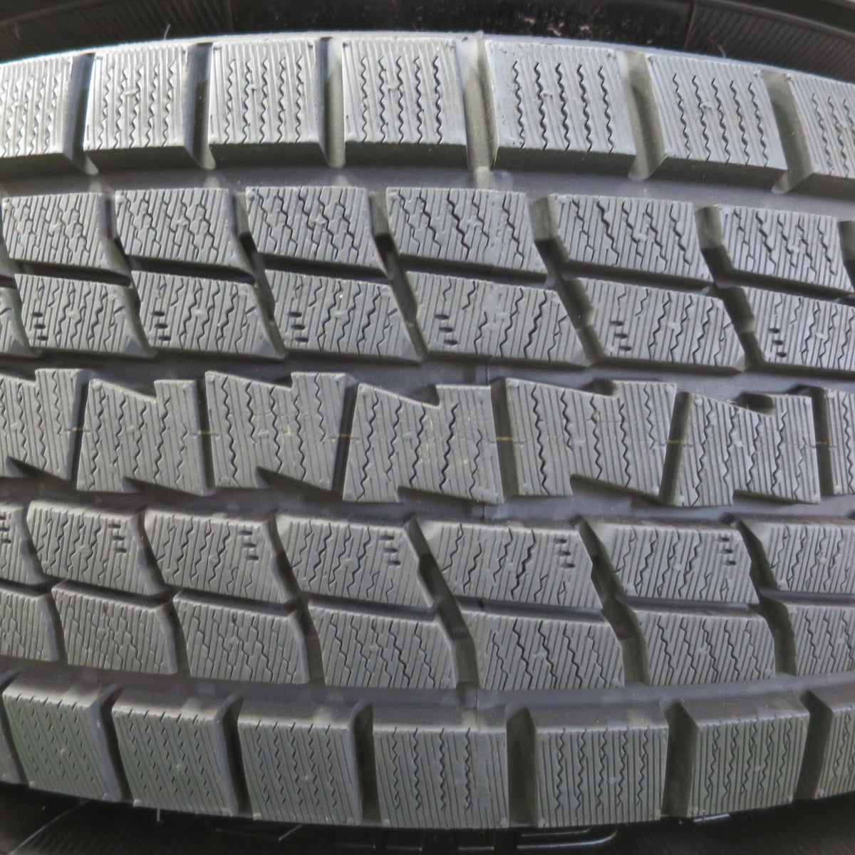 ほぼ未使用!24年!キレイ★スタッドレス 265/65R17 グッドイヤー アイスナビ SUV BISON BN-01 バイソン 17インチ PCD139.7/6H★5101501イス