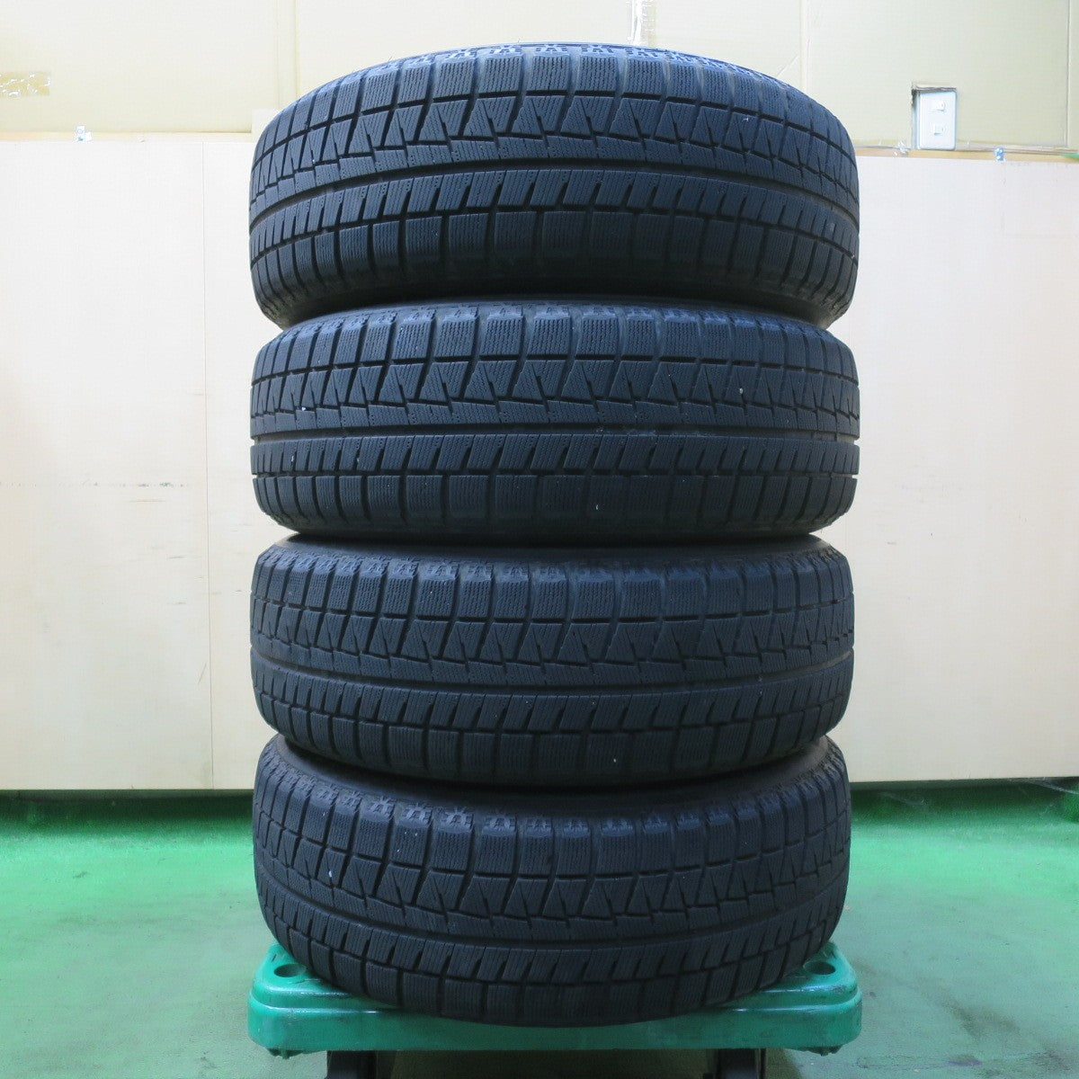 キレイ★スタッドレス 205/60R16 ブリヂストン アイスパートナー2 TOPRUN トップラン 16インチ PCD114.3/5H★5092905イス
