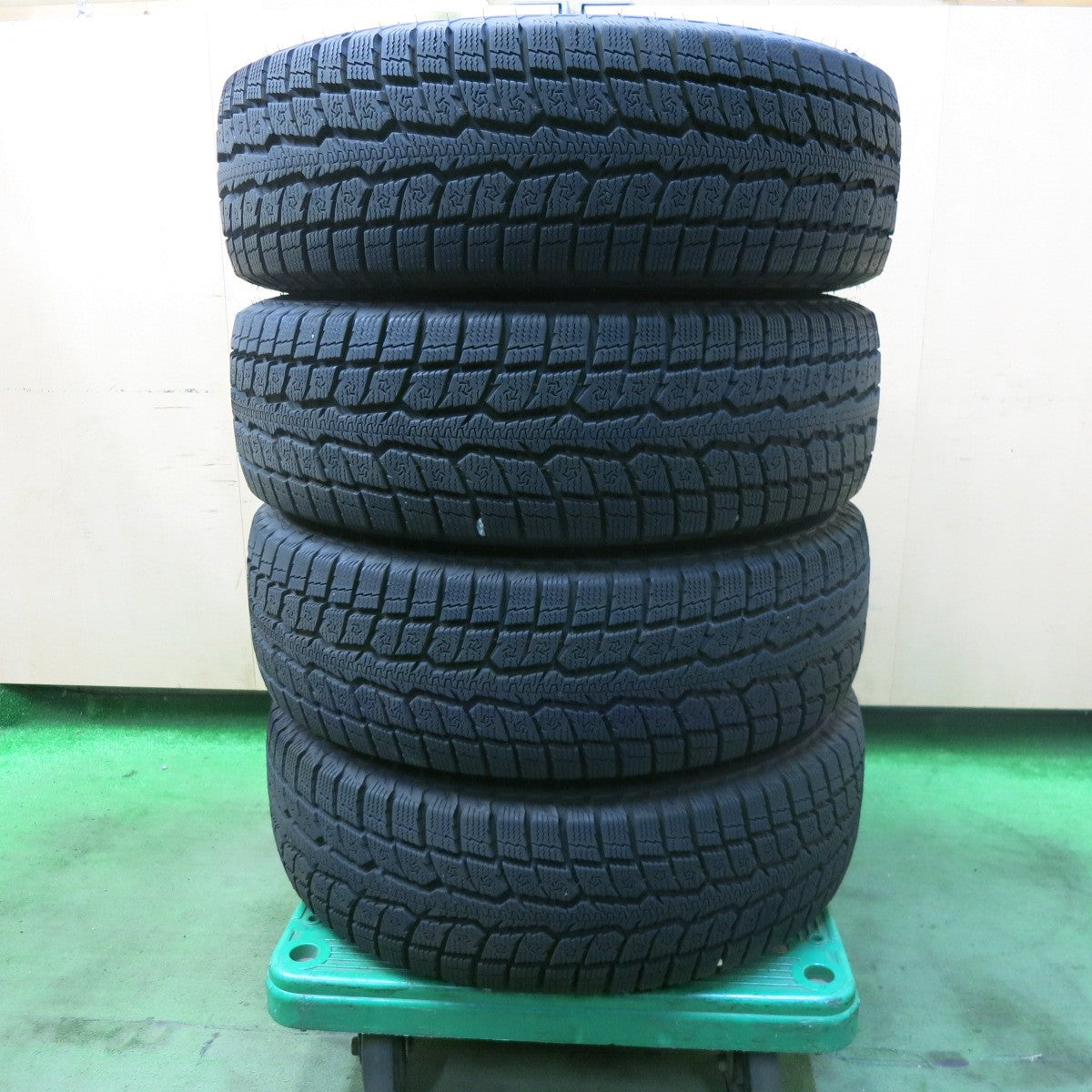 バリ溝!23年!キレイ!9.5分★ジムニー 等 215/70R16 スタッドレス トーヨー オブザーブ GSi-6 LS BARKLEY HARDROCK RIZARD 16インチ PCD139.7/5H★5102503SKス