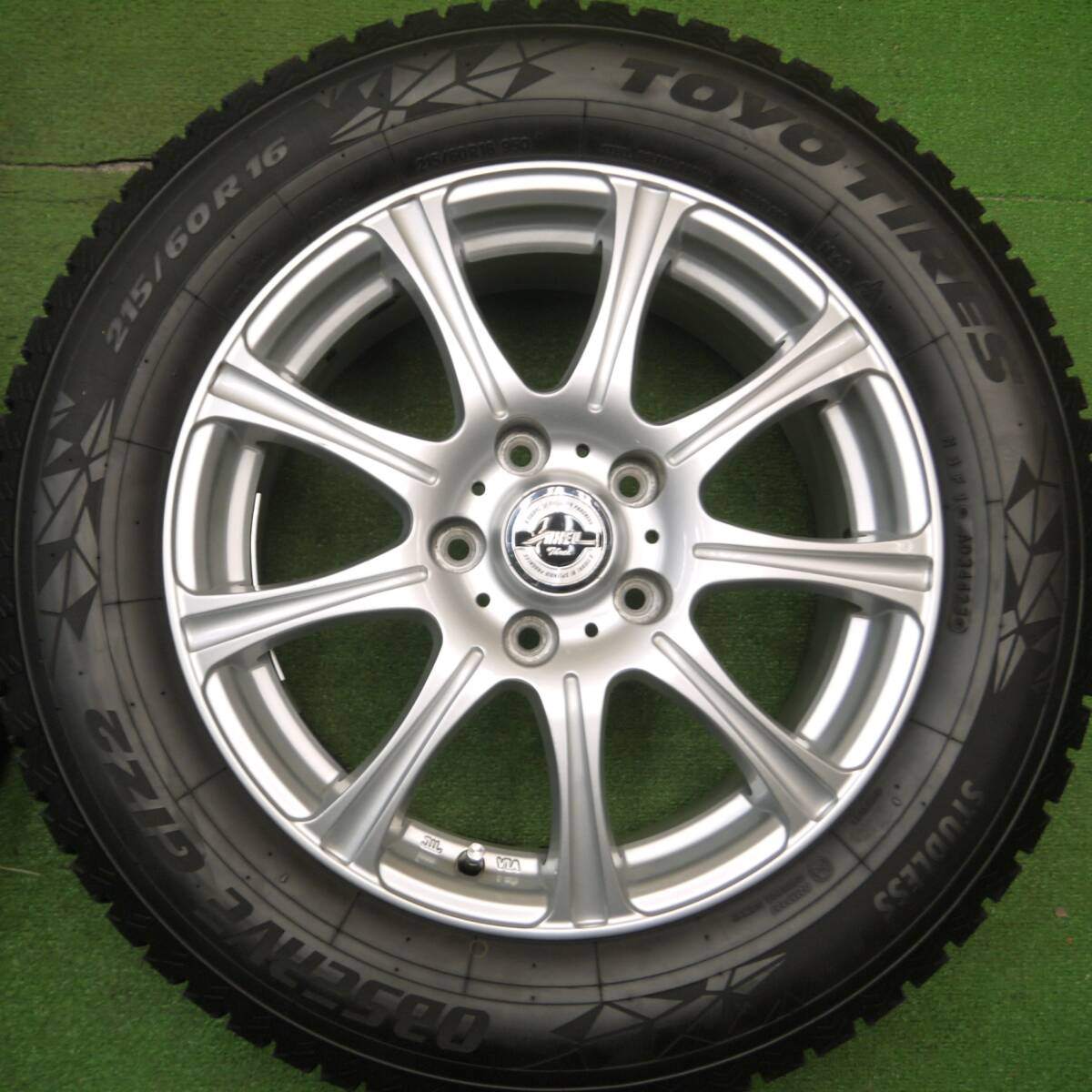 超バリ溝!23年!キレイ!ほぼ10分★スタッドレス 215/60R16 トーヨー オブザーブ GIZ2 AXEL Three アクセル 16インチ PCD114.3/5H★5010808Hス
