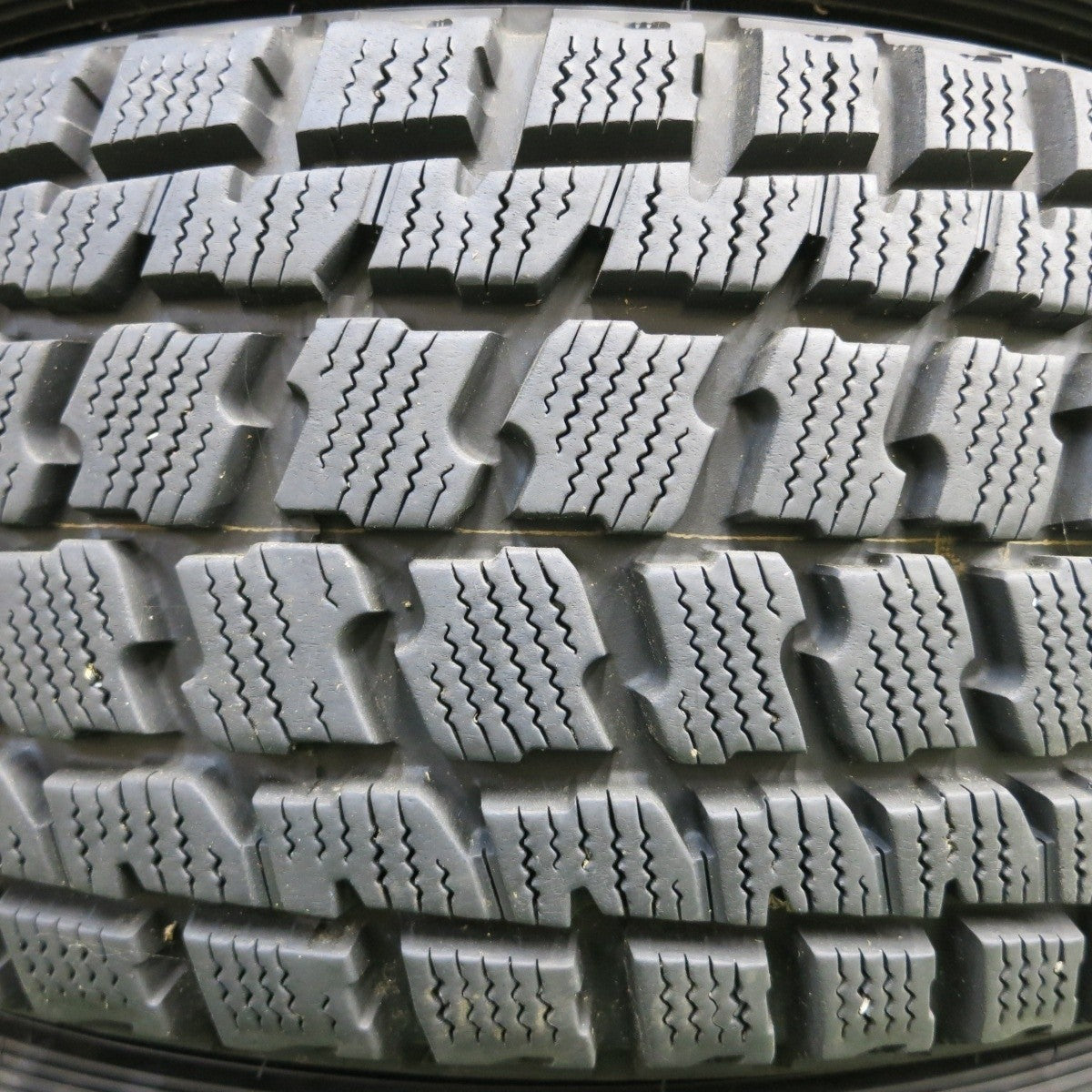バリ溝!9分★フォレスター等 215/65R16 スタッドレス グッドイヤー ラングラー IP/N ZACK JP-110 PCD100/5H★4042401イス