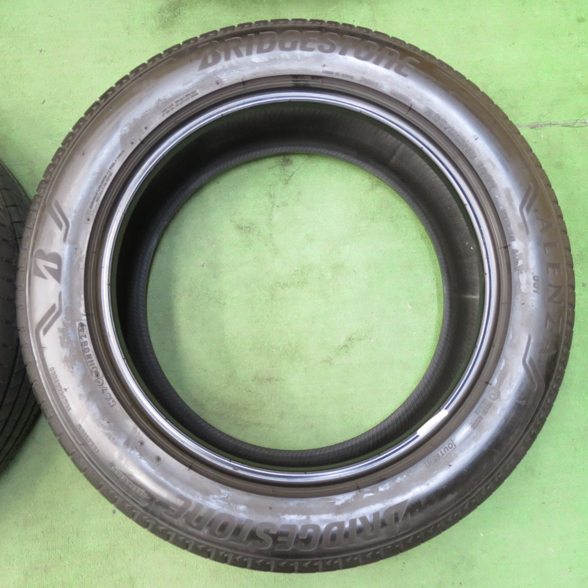 バリ溝!24年!9.5分★235/55R18 ブリヂストン アレンザ 001 タイヤ 18インチ ハリアー RAV4 NX RX CX-5 CX-8 エクストレイル 等★5042809イノタ