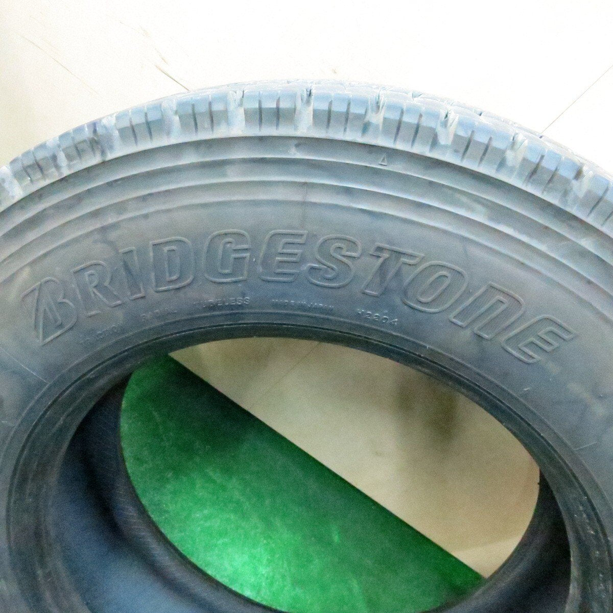 バリ溝!23年!9.5分★トラック タイヤ 245/70R19.5 136/134J スタッドレス ブリヂストン W999 19.5インチ★4050408ナス