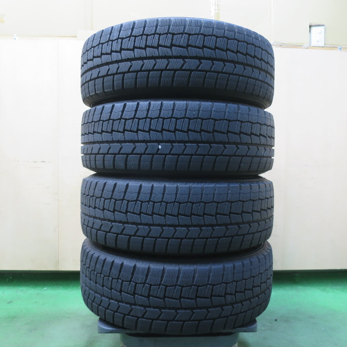 バリ溝!キレイ!ほぼ10分★スタッドレス 205/60R16 ダンロップ ウインターマックス WM02 PRD 社外 アルミ 16インチ PCD114.3/5H★5123110イス