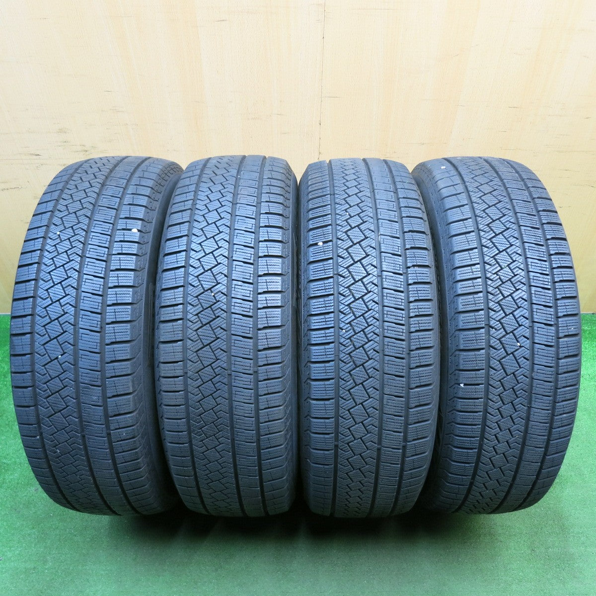 バリ溝!23年!キレイ!9.5分以上★LEHRMEISTER LF-FORCE 235/55R20 スタッドレス ピレリ アイスゼロ アシンメトリコ 20インチ レアマイスター PCD114.3/5H★5041501TNス