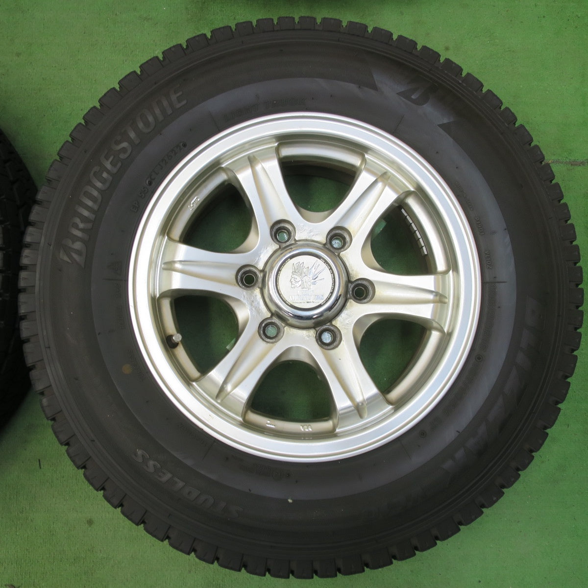バリ溝!22年!9.5分★スタッドレス 195/80R15 107/105N ブリヂストン ブリザック VL10 WEDS ADVENTURE 15インチ PCD139.7/6H★5051203イス