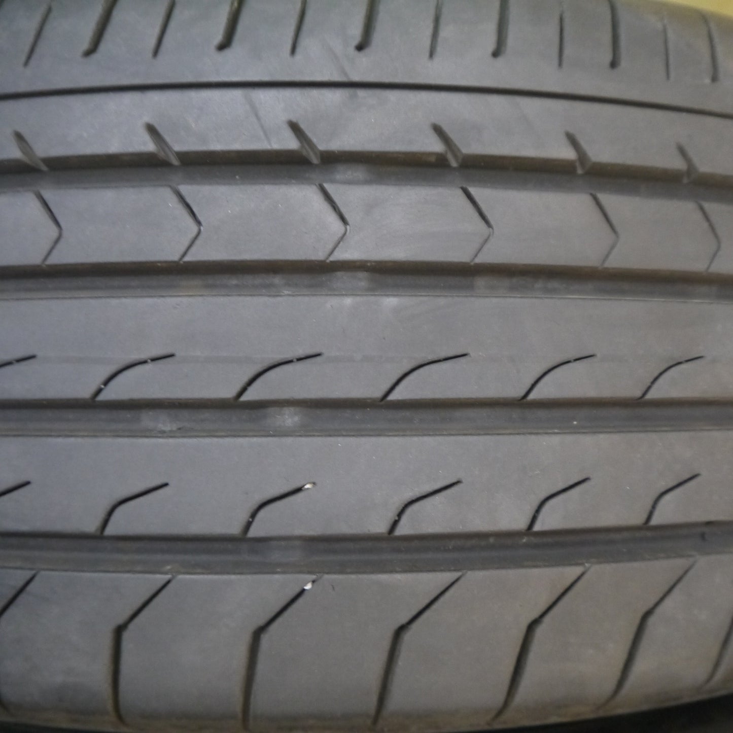 バリ溝!24年!9.5分★195/65R15 ヨコハマ BluEarth-RV RV03 ブルーアース 15インチ タイヤ プリウス ノア ヴォクシー ステップワゴン 等★6060208Hノ