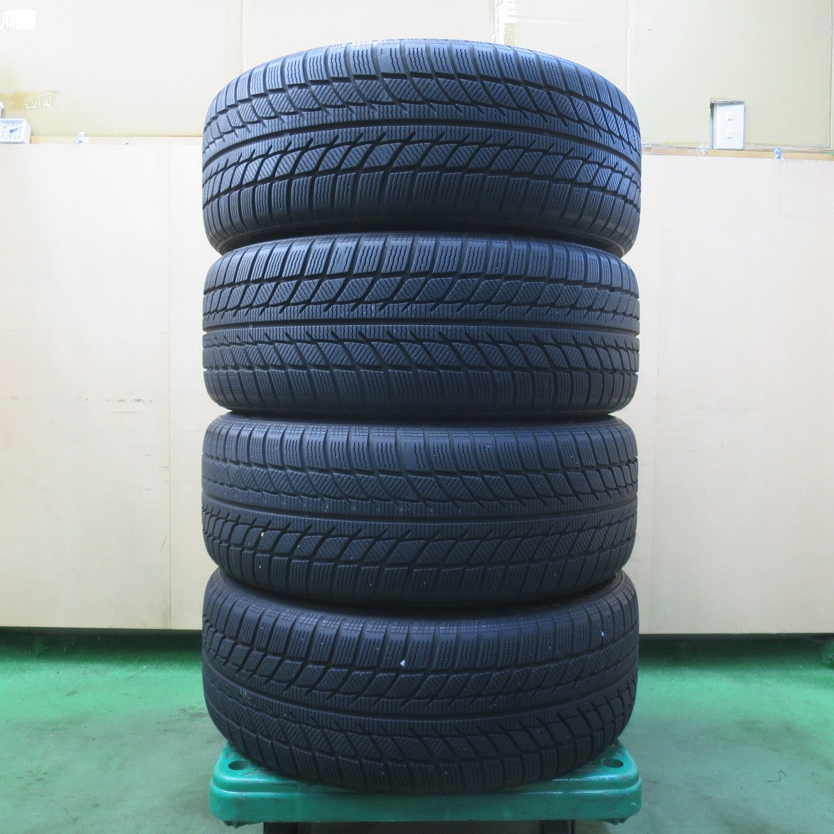 キレイ★スタッドレス 235/50R18 グッドライド SW608 SNOWMASTER LYZER ライザー 18インチ PCD114.3/5H★6013114イス