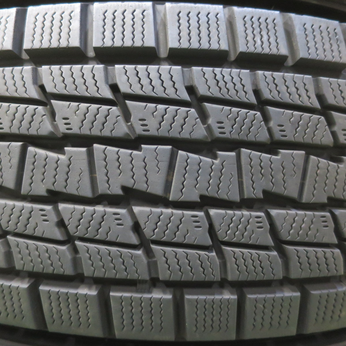 バリ溝!24年!9.5分★スタッドレス 225/60R18 グッドイヤー アイスナビ SUV タイヤ 18インチ ハリアー RAV4 レクサス NX 等★6070203イスタ