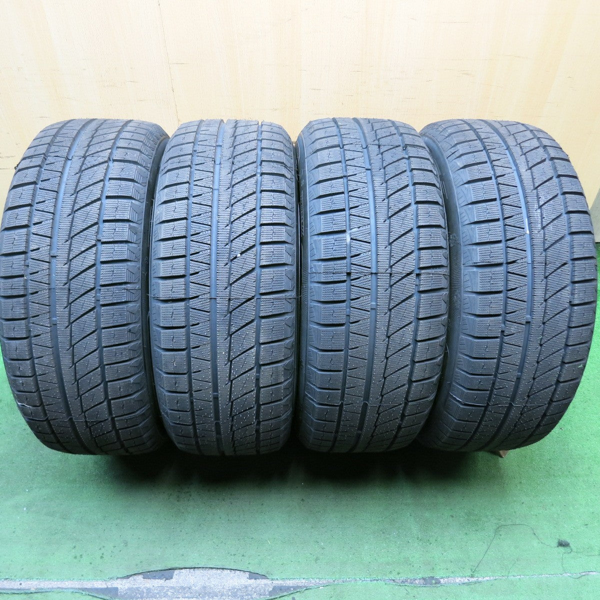 タイヤほぼ未使用!23年!キレイ★ジャガー Fペイス 純正 255/55R19 スタッドレス サイルン ICE BLAZER Arctic EVO 19インチ PCD108/5H★5080302HAス