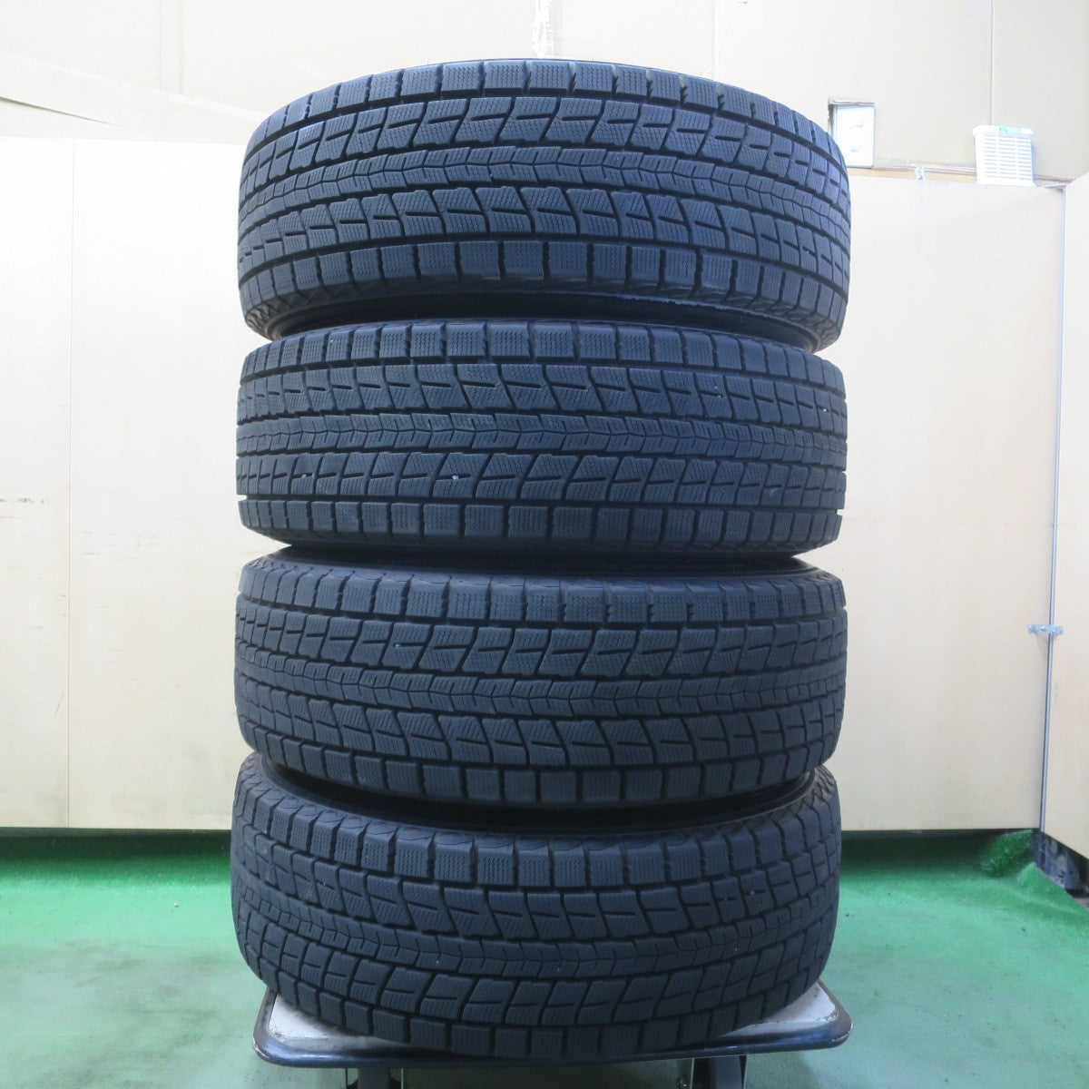 バリ溝!23年!9.5分★フォレスター 等 225/60R17 スタッドレス ダンロップ ウインターマックス SJ8 SJ8+ SCHNEIDER シュナイダー 17インチ PCD100/5H★6052204イス