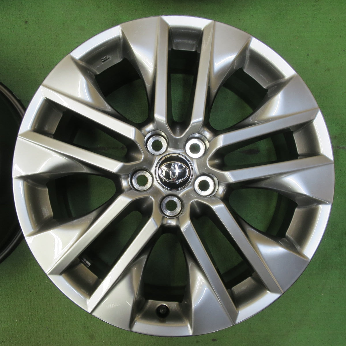 新車外し★トヨタ RAV4 G Z パッケージ 純正 ホイール 19インチ 19×7.5J PCD114.3/5H★5070907イホ