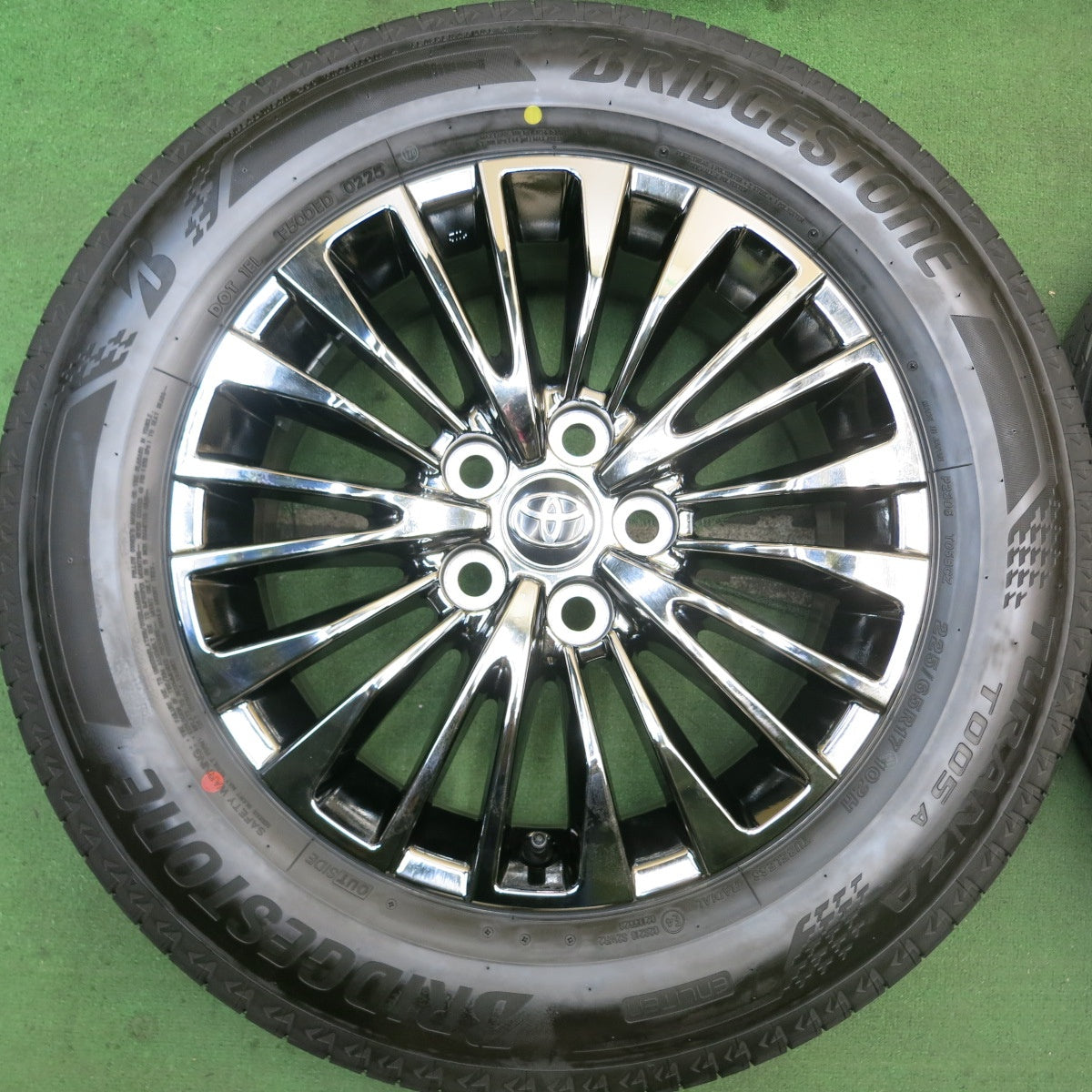 バリ溝!25年!キレイ!9.5分以上★トヨタ 40系 アルファード エグゼクティブラウンジ 純正 225/65R17 ブリヂストン トランザ T005A 17インチ PCD120/5H★5090405HAノ
