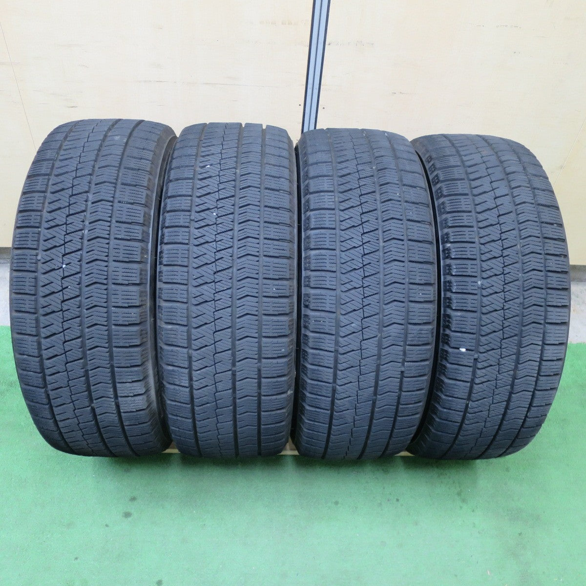 バリ溝!22年!キレイ!9.5分★スタッドレス 215/50R17 ブリヂストン ブリザック VRX2 GRASS グラス 17インチ PCD114.3/5H★5051302TTス