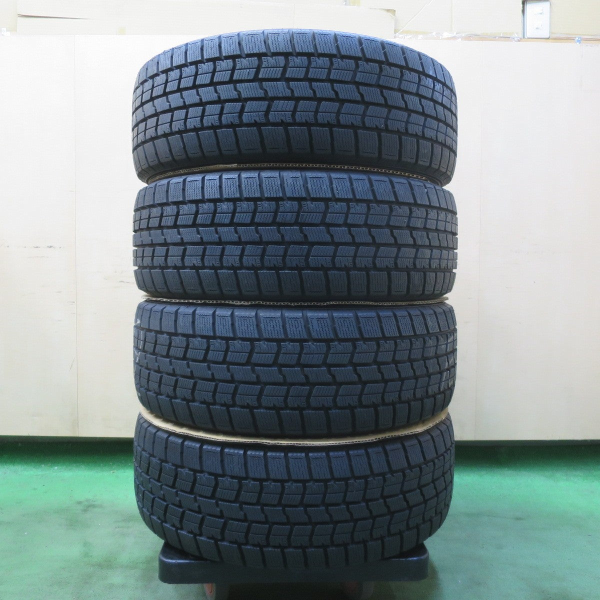ほぼ未使用!23年!キレイ★スバル レガシィ 純正 215/45R17 スタッドレス グッドイヤー アイスナビ7 17インチ レガシー PCD100/5H★6022605イス