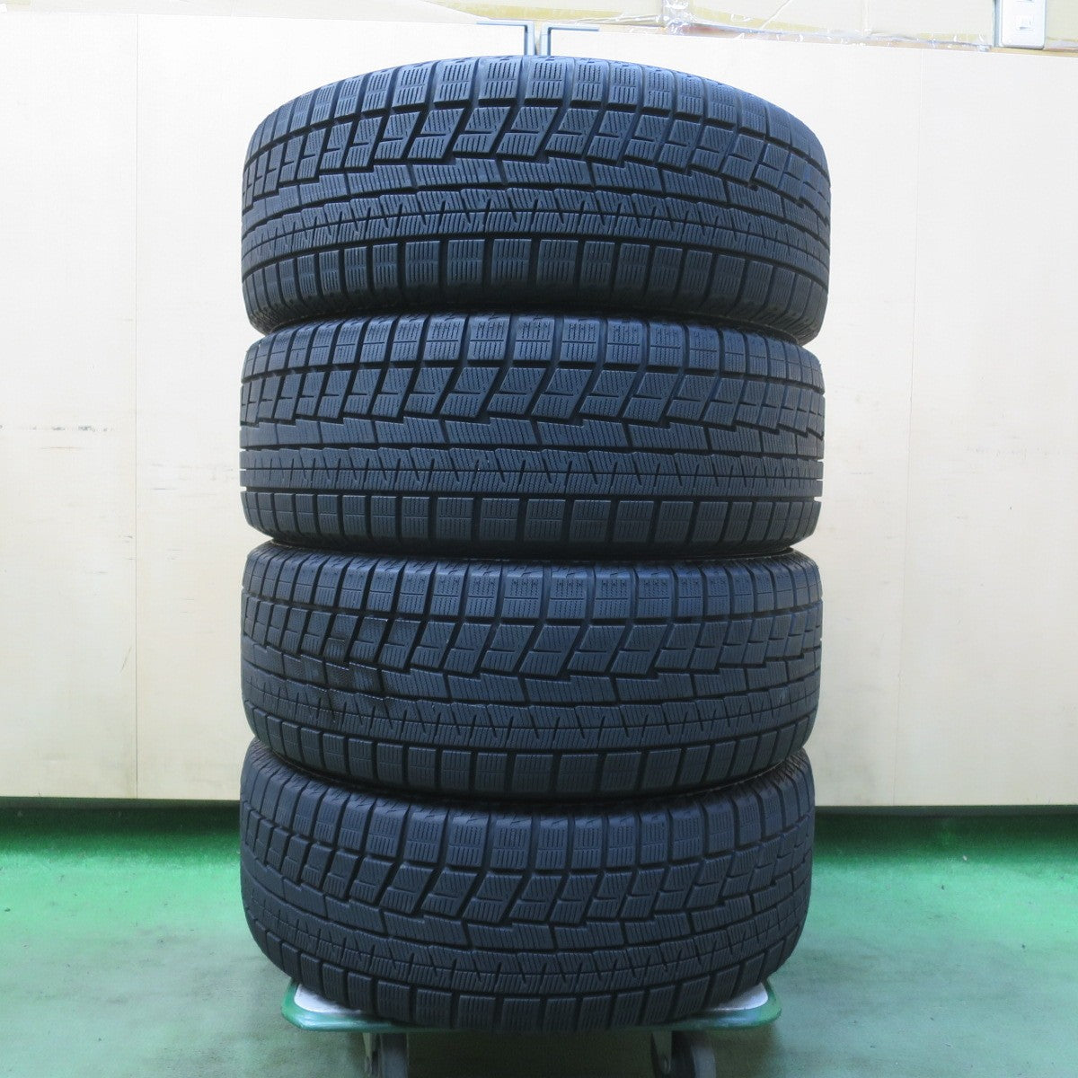 バリ溝!22年!9.5分以上★プリウス 等 215/45R17 スタッドレス ヨコハマ アイスガード iG60 Exsteer エクスター 17インチ PCD100/5H★6051810イス