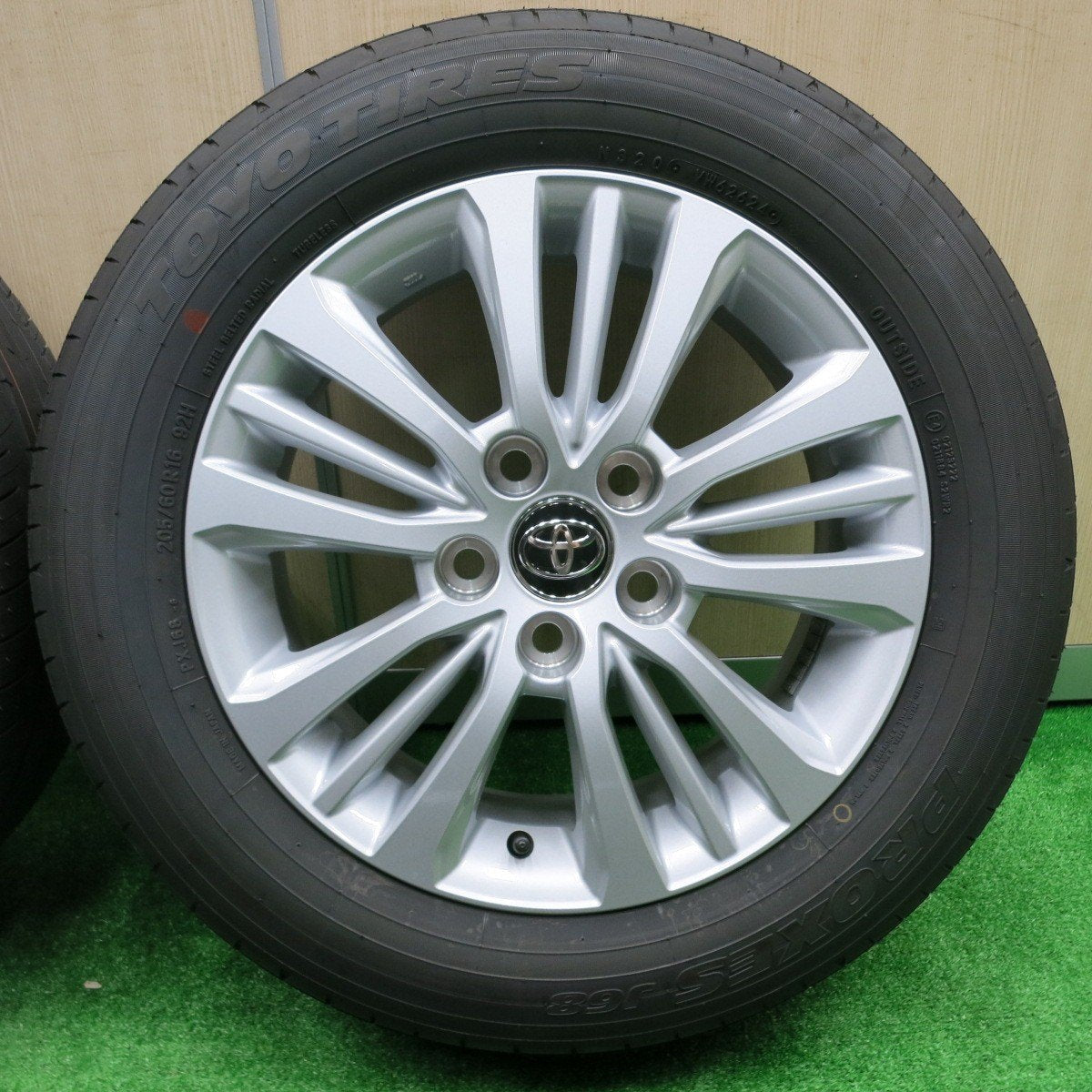 新車外し!24年★トヨタ 90系 ノア ヴォクシー 純正 ENKEI 205/60R16 トーヨー プロクセス J68 16インチ PCD114.3/5H★4091301NJノ