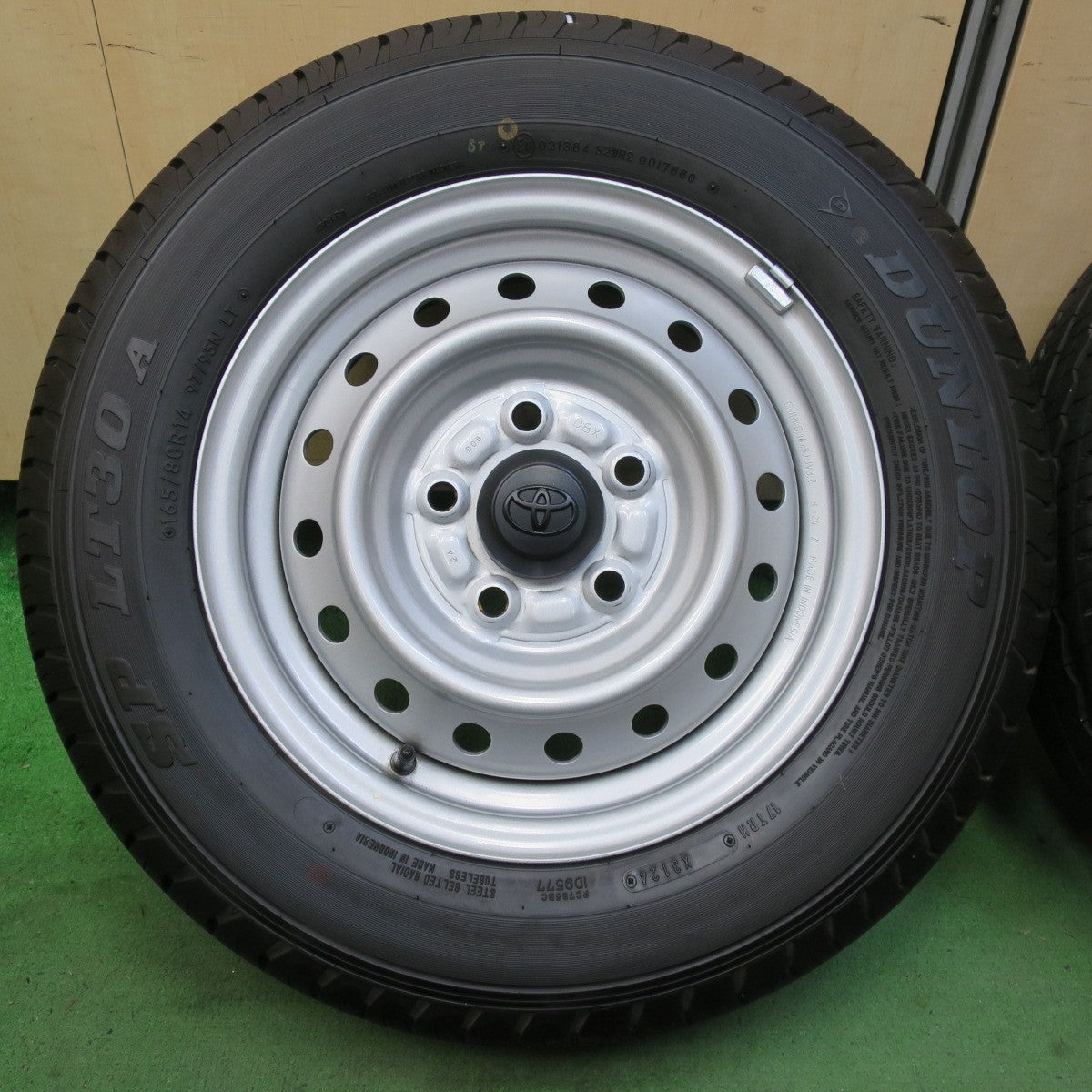 新車外し!24年★トヨタ タウンエース バン 純正 スチール 165/80R14 97/95N ダンロップ SP LT30A 14インチ PCD114.3/5H★5071108イノ