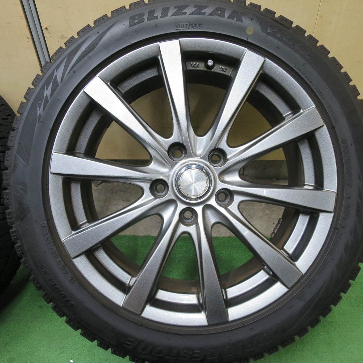 バリ溝!22年!キレイ!9.5分★スタッドレス 215/50R17 ブリヂストン ブリザック VRX2 GRASS グラス 17インチ PCD114.3/5H★5051302TTス