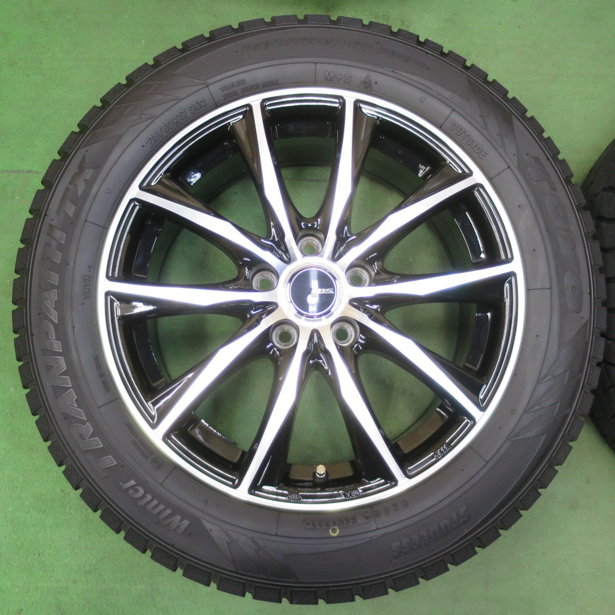 バリ溝!23年!美品!9.5分★スタッドレス 215/60R17 トーヨー ウインター トランパス TX D.O.S. DOS 17インチ PCD114.3/5H★5042802イス