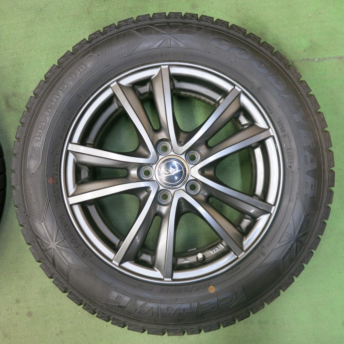 超バリ溝!キレイ!ほぼ10分★プリウス 等 195/65R15 スタッドレス グッドイヤー アイスナビ6 NIRVANA NV ニルバーナ ニルヴァーナ 15インチ PCD100/5H★5082604SKス