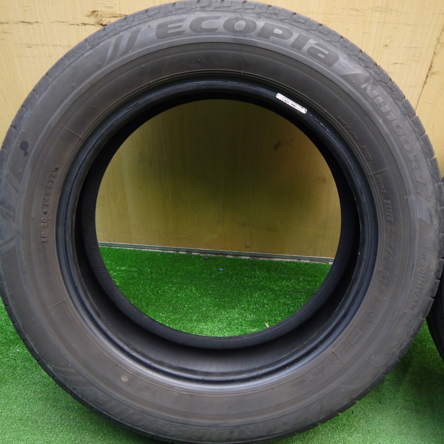 バリ溝!21年!9分!2本★205/60R16 ブリヂストン エコピア NH100RV タイヤ 16インチ ノア ヴォクシー プリウスα 等★5042201Hノタ