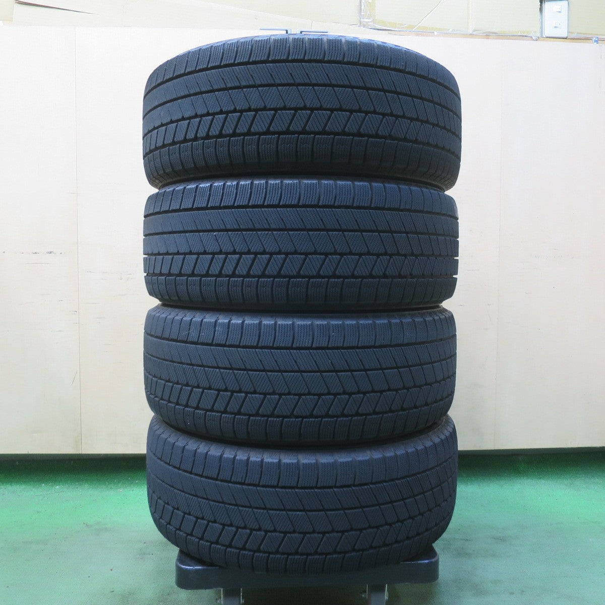 バリ溝!キレイ!9.5分★インプレッサ 等 205/50R16 スタッドレス ブリヂストン ブリザック VRX3 TOPRUN トップラン 16インチ PCD100/5H★6041505イス