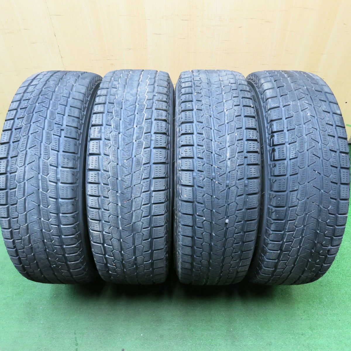 4本価格★三菱 デリカ D:5 純正 215/70R16 スタッドレス ヨコハマ アイスガード G075 D5 16インチ PCD114.3/5H★5061301HAス