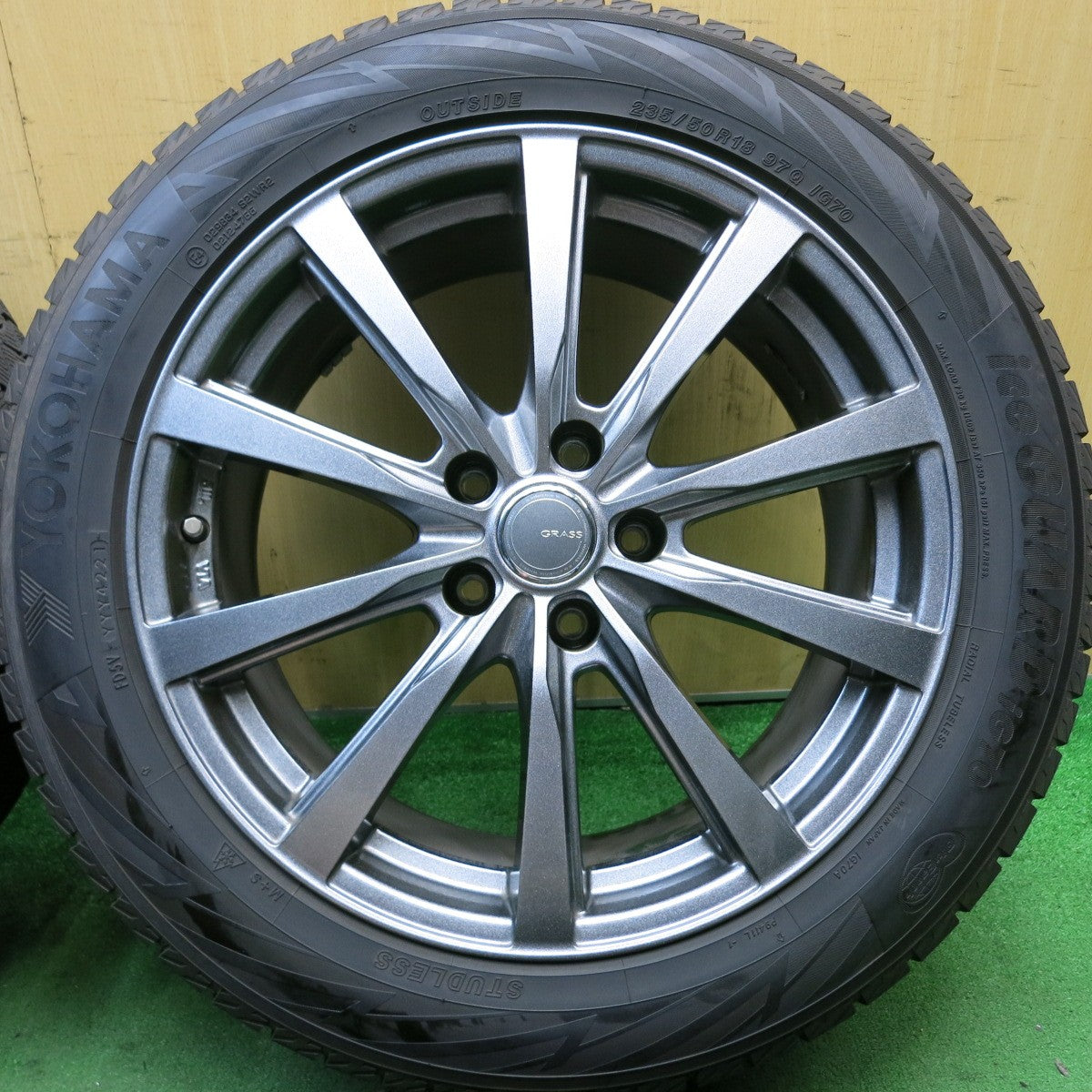 バリ溝!21年!キレイ!9.5分★スタッドレス 235/50R18 ヨコハマ アイスガード iG70 GRASS グラス 18インチ PCD114.3/5H★5062103HAス