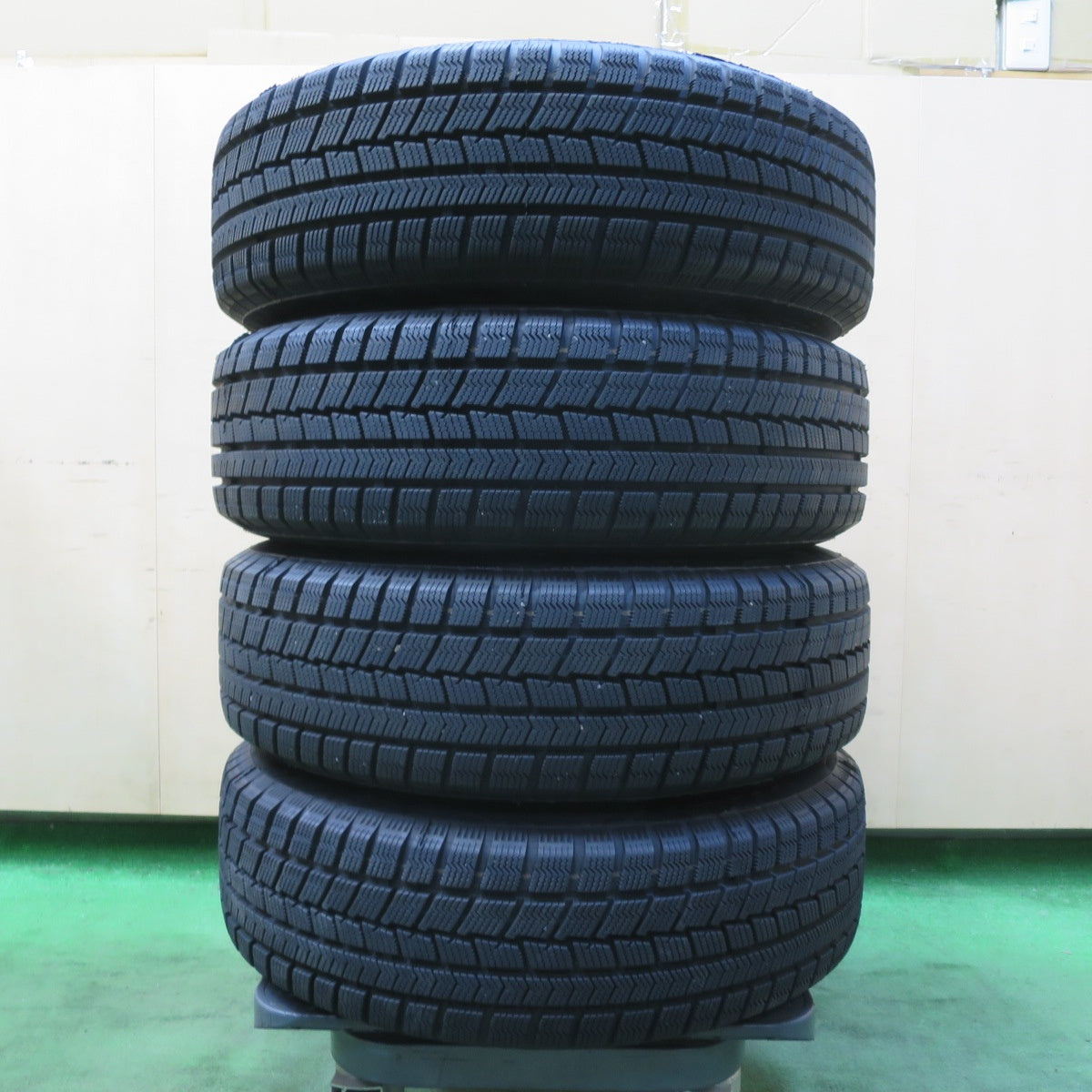 バリ溝!24年!キレイ!ほぼ10分★スタッドレス 185/65R15 ハイフライ Win-turi 216 Verthandi ヴェルサンディ ヴェルザンディ 15インチ PCD100/4H★5080403イス