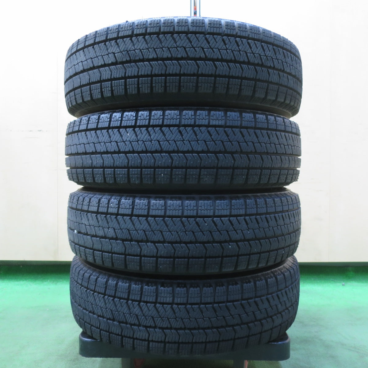 バリ溝!24年!キレイ!ほぼ10分★スタッドレス 155/65R14 ブリヂストン ブリザック VRX2 SCHNEIDER MiD シュナイダー 14インチ PCD100/4H★5043005イス