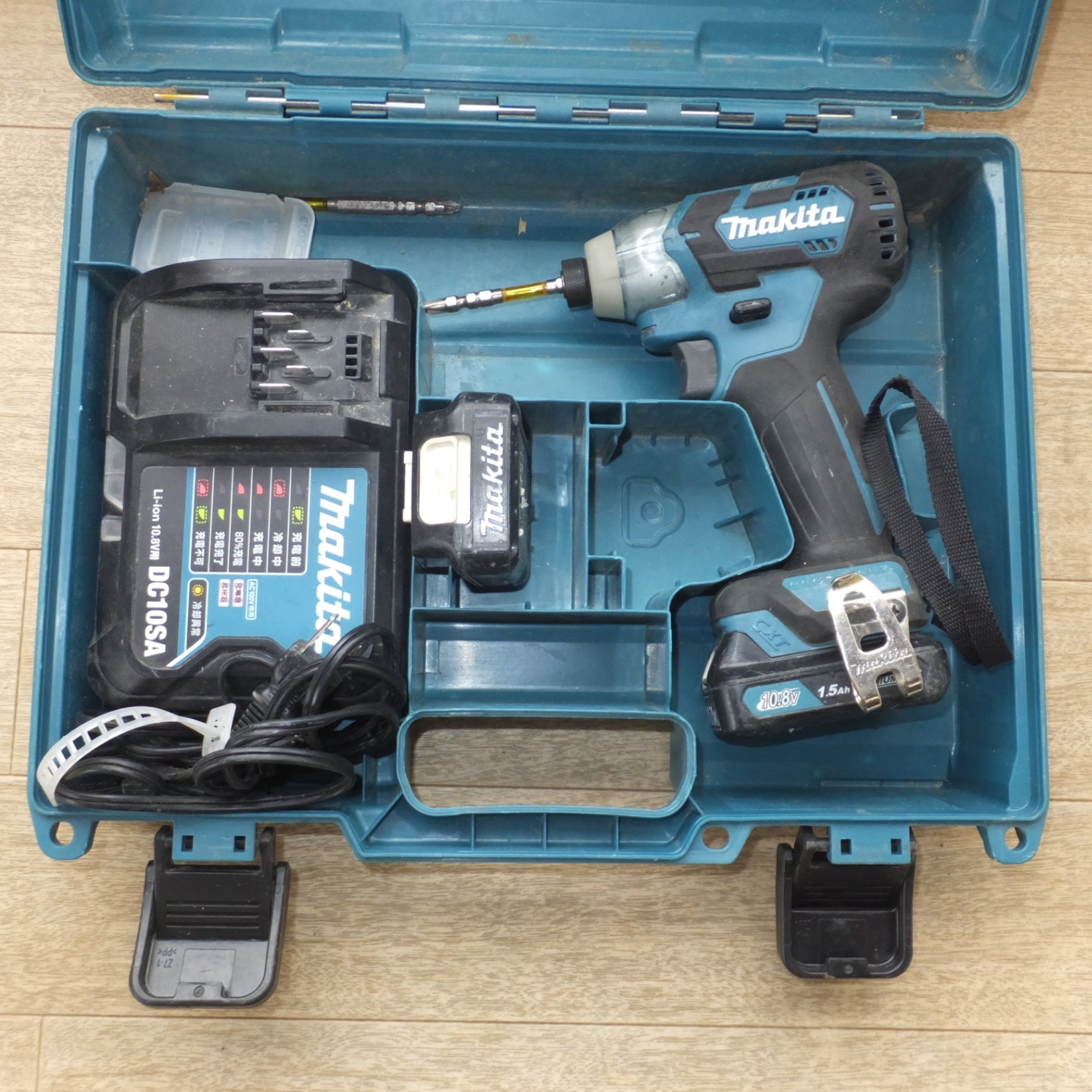 中古 マキタ TD111D 10.8V 充電式 インパクトドライバ フルセット 中古 マキタ TD111D 10.8V 充電式 インパクトドライバ フルセット