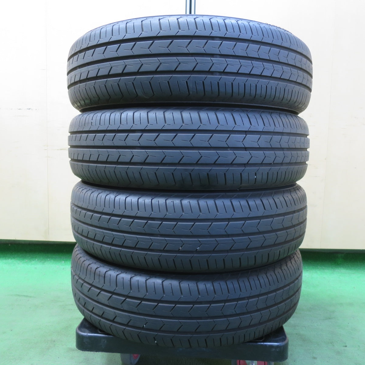 新車外し!24年★165/65R15 ヨコハマ BluEarth-FE AE30 ブルーアース タイヤ 15インチ タフト デリカ D:2 ソリオ 等★5052709イノタ