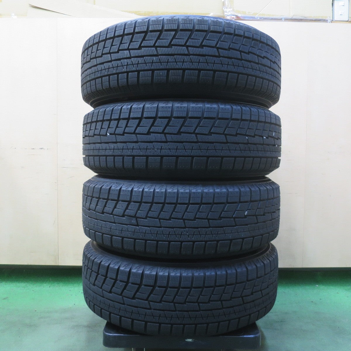 ほぼ未使用!23年!キレイ◎スタッドレス 205/65R16 ヨコハマ アイスガード iG60 MiLLOUS XV ミルアス 16インチ PCD114.3/5H◎6100804イス