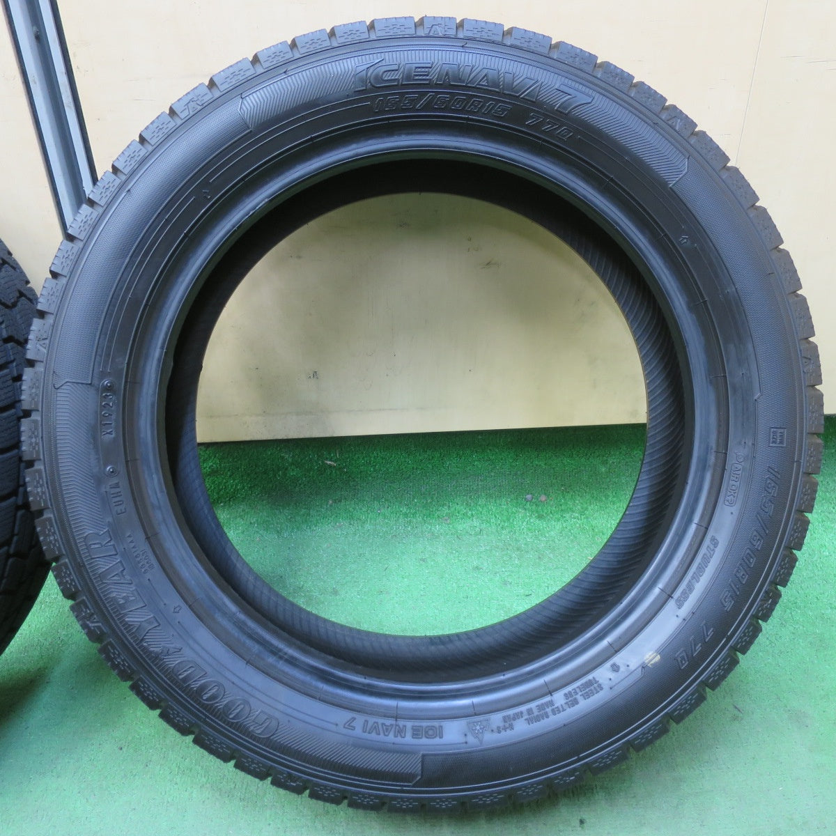 超バリ溝!24年!ほぼ10分★スタッドレス 165/60R15 グッドイヤー アイスナビ7 タイヤ 15インチ 軽サイズ デリカミニ ハスラー 等★5092206イスタ
