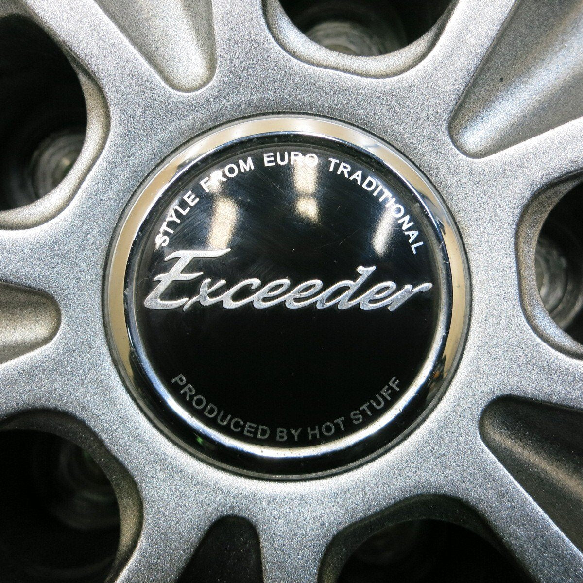 バリ溝!キレイ!9分★スタッドレス 225/65R17 ダンロップ ウインターマックス SJ8 Exceeder PCD114.3/5H★4052002イス