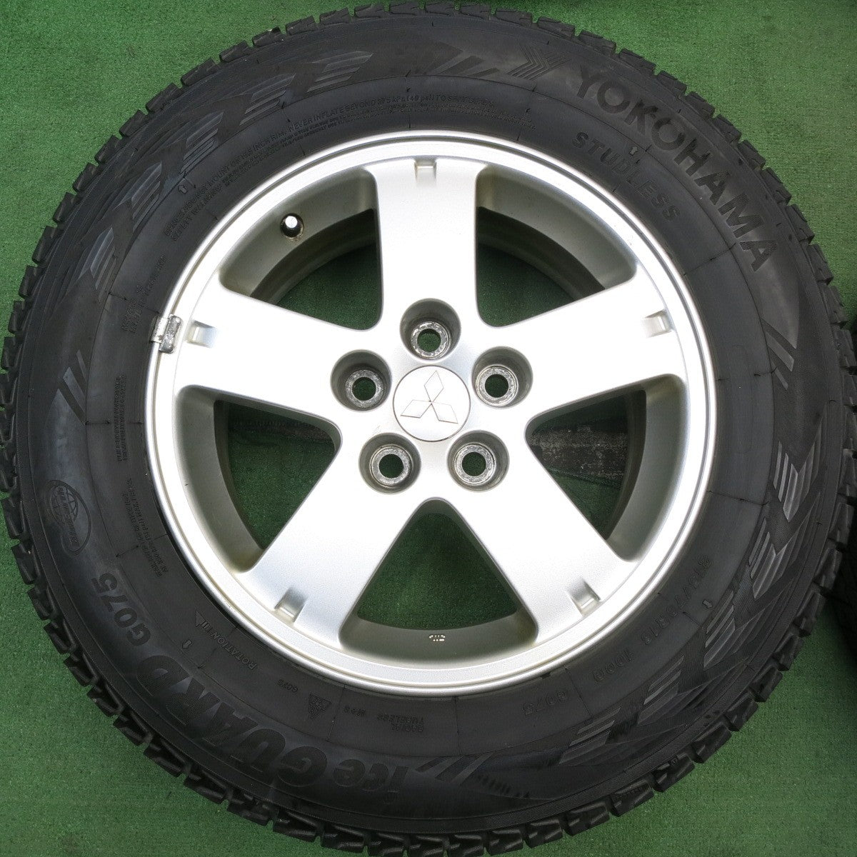 4本価格★三菱 デリカ D:5 純正 215/70R16 スタッドレス ヨコハマ アイスガード G075 D5 16インチ PCD114.3/5H★5061301HAス