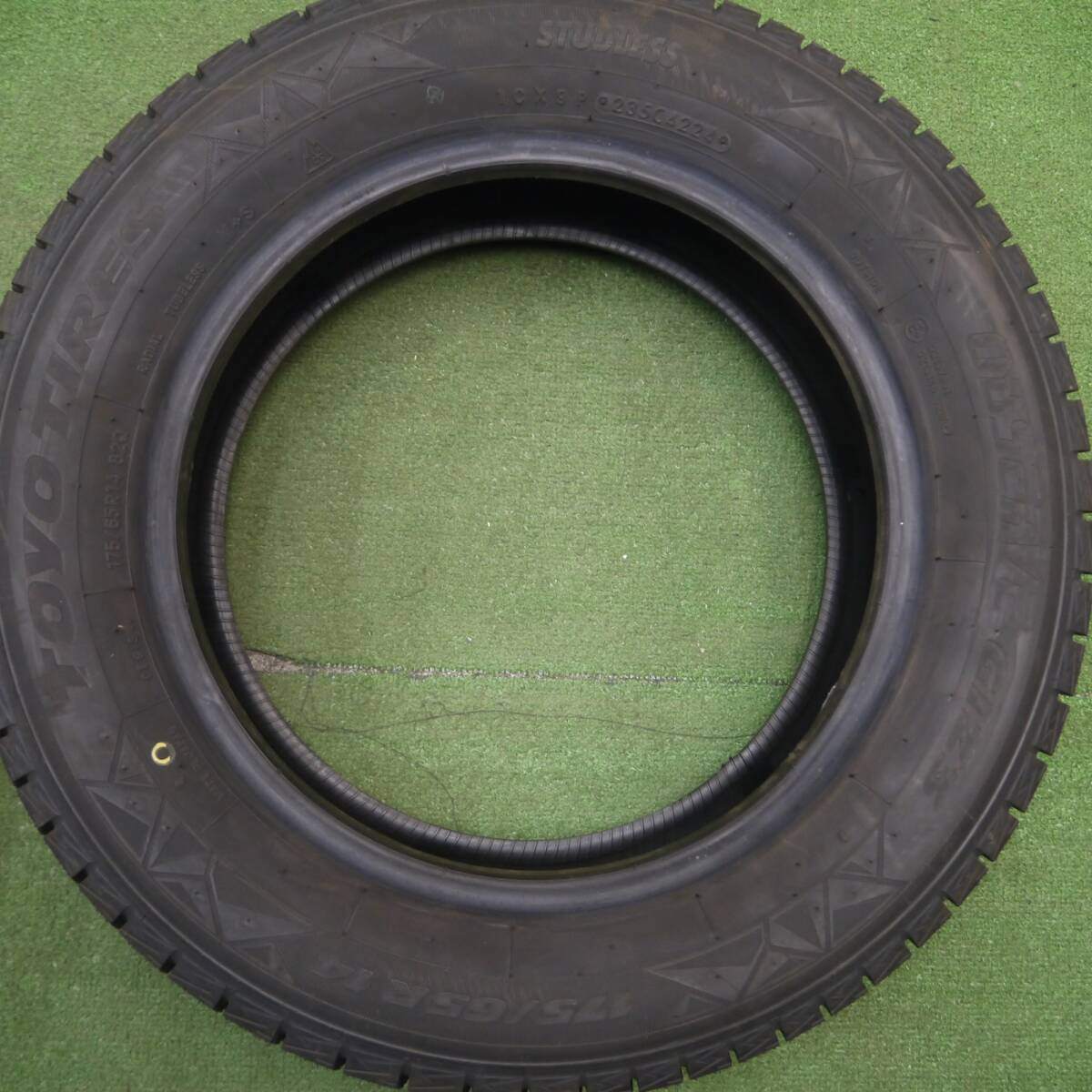 ほぼ未使用!24年★スタッドレス 175/65R14 トーヨー オブザーブ GIZ3 タイヤ 14インチ ヴィッツ フィット ノート 等★5021801Hスタ